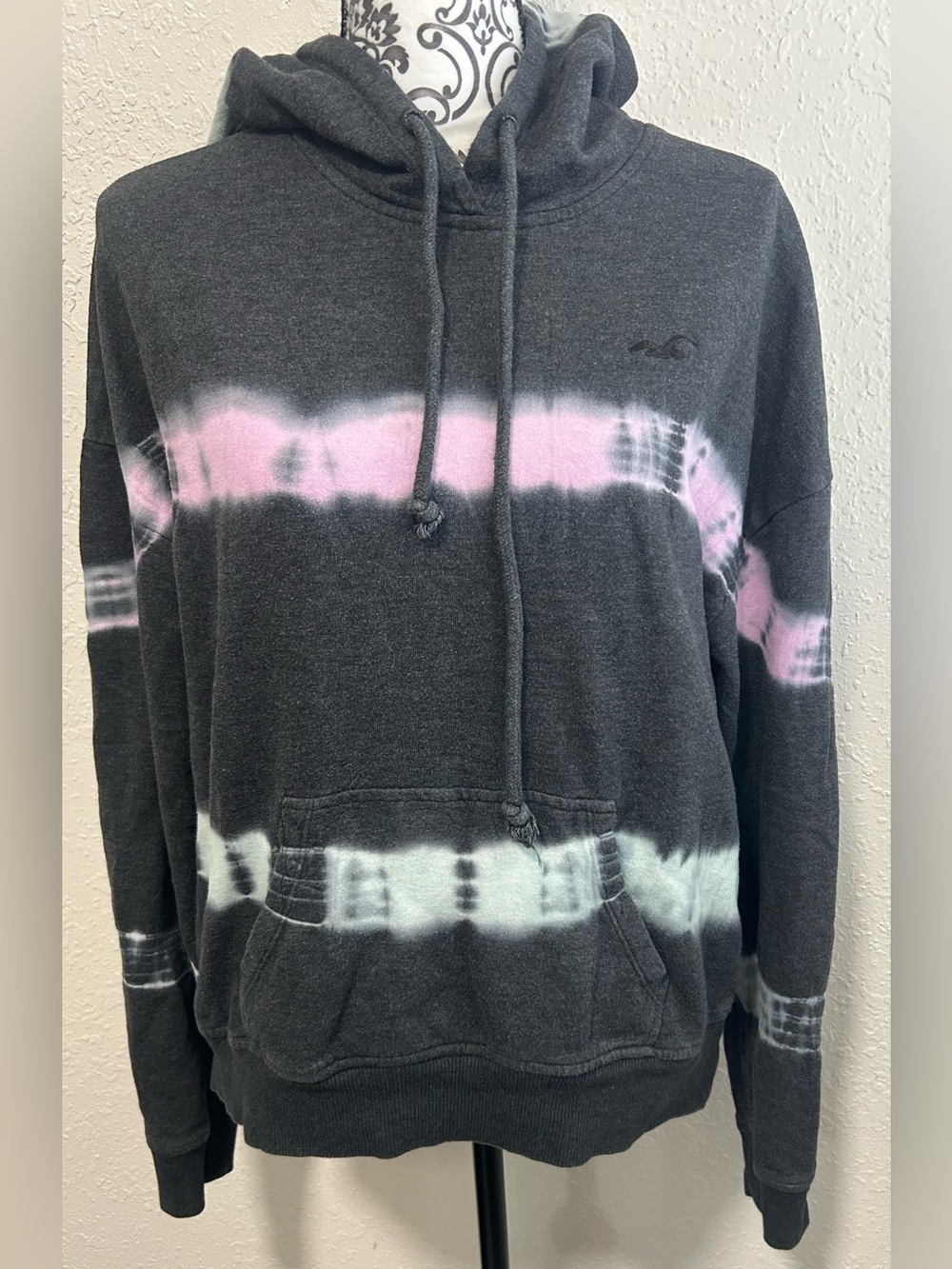 Hollister California Tie Dye stripes Hoodie Gray  Sweatshirt 
Size Small